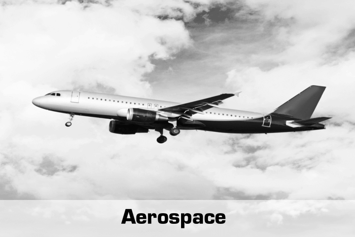 Aircraft shown from the side with integrated coupling and brake system for managing onboard mechanisms